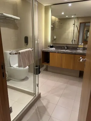Holiday Inn & Suites Jakarta Gajah Mada Kamar Photos