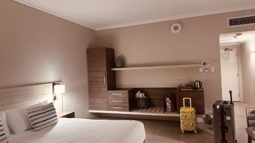 The Marina Hotel - Mindarie Zimmer Photos