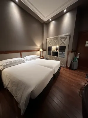 Hotel 1898 Kamar Photos