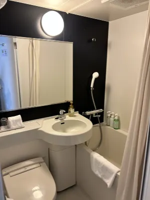 Quintessa Hotel Osaka Shinsaibashi Comic&Books Kamar Photos