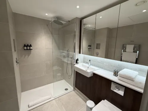 Cove - Landmark Pinnacle Rooms Photos