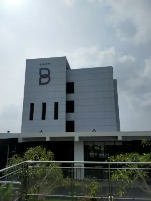 Braling Grand Hotel Purbalingga, Azana Hotels Collection Экстерьер Photos