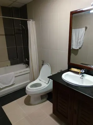 The Summer Hotel Kamar Photos