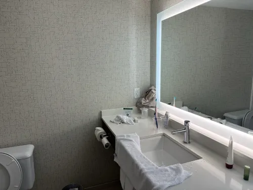 Holiday Inn Express Vancouver Airport-Richmond Rooms Photos