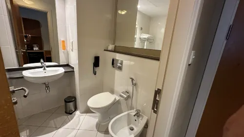 Premier Inn Abu Dhabi Capital Centre Rooms Photos