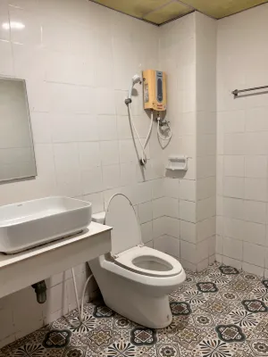 Sri Chumphon Hotel Chambres Photos