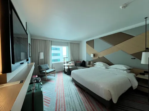 Sheraton Amsterdam Airport Hotel and Conference Center Zimmer Photos