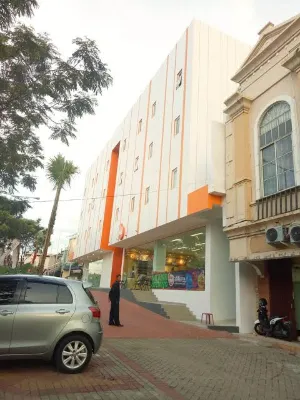 Starlet Hotel Serpong Tangerang Photos