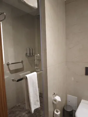 Ramada by Wyndham Astana Zimmer Photos