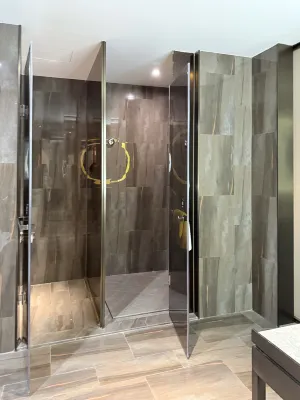 Mid-Level Hotel Rooms Photos