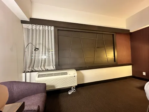 Hotel Ruby Foo's Rooms Photos