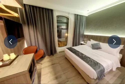 Flora by Crossroads Hotel Zimmer Photos