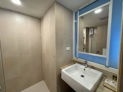 B2 Nakhon Sawan Premier Hotel Huoneet Photos