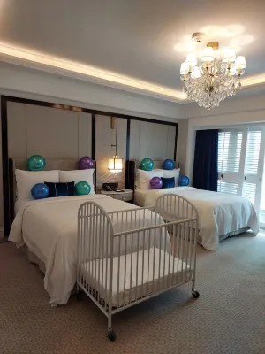 The St. Regis Jakarta Kamar Photos
