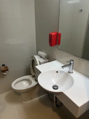 Red Planet Cebu Rooms Photos