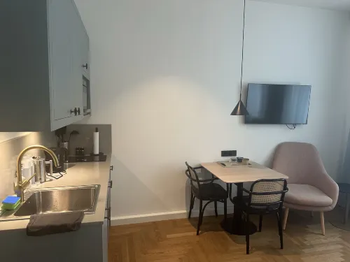 Bob W Beethoven Kamar Photos
