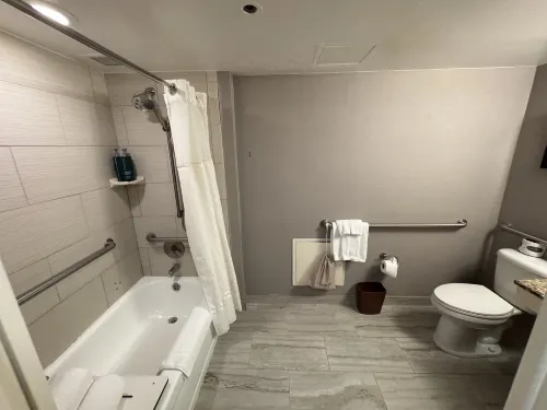 Doubletree by Hilton Los Angeles Downtown Rooms Photos