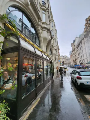 Au Manoir Saint-Germain des Prés. À proximité de l'hôtel Photos