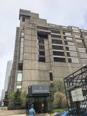 Hotel Bonaventure Montreal Exterior Photos