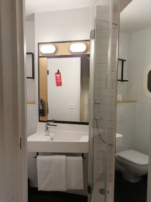 Ibis Paris Eiffel Tower Cambronne 15th Zimmer Photos