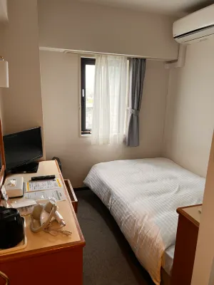 Smile Hotel Kitaasaka Kamar Photos