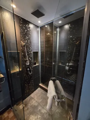 The Continent Hotel Sukhumvit Zimmer Photos