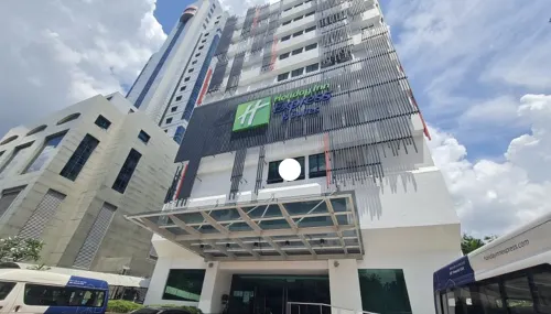 Holiday Inn Johor Bahru City Centre Exterior Photos