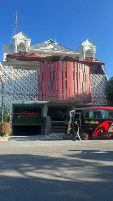 Tickle Hotel Extérieur Photos