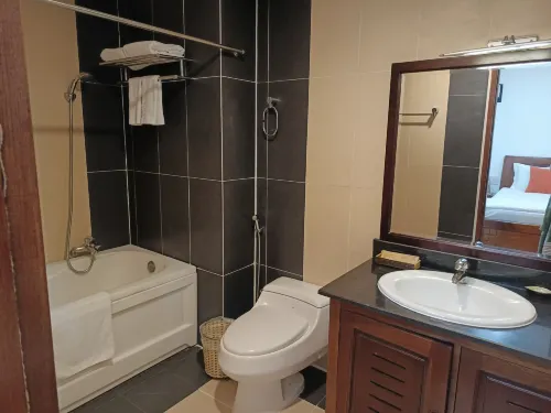 The Summer Hotel Kamar Photos