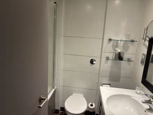 Radisson Hotel and Conf Centre London Heathrow Rooms Photos