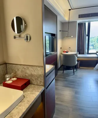 Meiqiu Holiday Hotel (Zhuhai Gongbei Port Branch) Rooms Photos