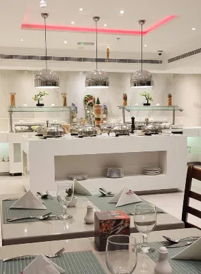 Hawthorn Suites by Wyndham Abu Dhabi City Center Питание Photos