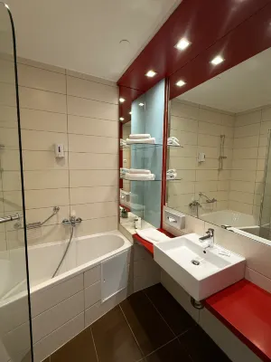 Promenade City Hotel Rooms Photos