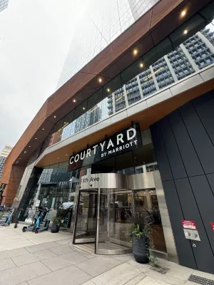 Courtyard Calgary Downtown Exterior Photos