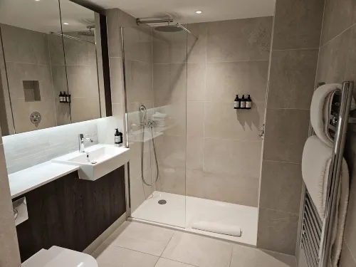 Cove - Landmark Pinnacle Rooms Photos