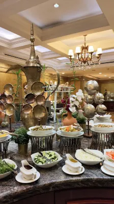 Warwick Doha Restauration Photos
