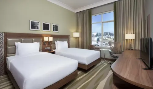 Hilton Garden Inn Dubai Al Muraqabat - Deira Chambres Photos