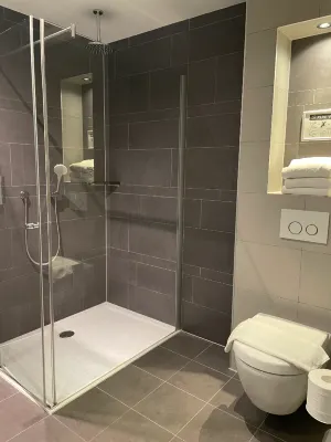 XO Hotels Park West Zimmer Photos