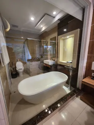 Le Eminence Hotel Convention & Resort Ciloto - Puncak Kamar Photos