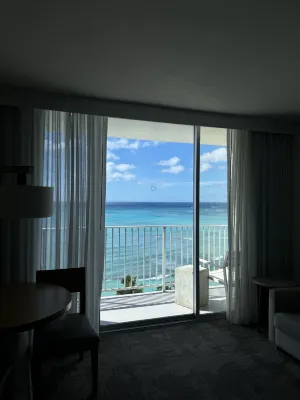 Alohilani Resort Waikiki Beach Kamar Photos
