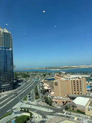 Hawthorn Suites by Wyndham Abu Dhabi City Center Рядом с отелем Photos