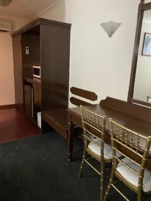 Elizabethan Lodge Photos