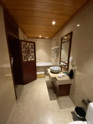 Chong Ning Castle Hotel Rooms Photos