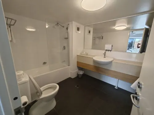 Airlie Beach Hotel Rooms Photos