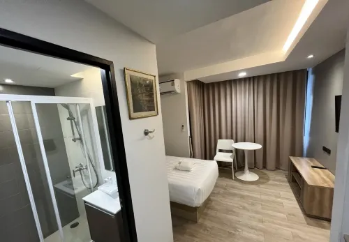Prom Hotel Kamar Photos