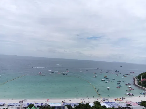 Akira Pattaya À proximité de l'hôtel Photos