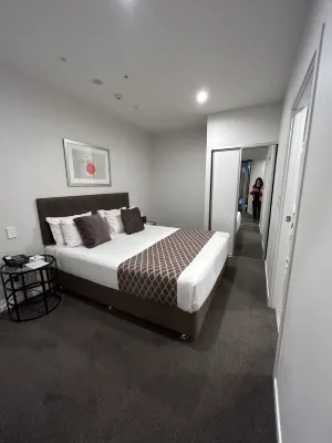 Ramada Suites by Wyndham, Victoria Street West Rooms Photos