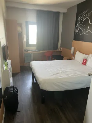 Ibis Ankara Airport Zimmer Photos