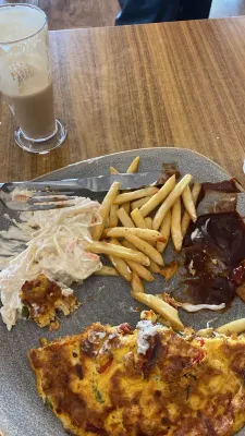 Saint James Backpackers Dining Photos