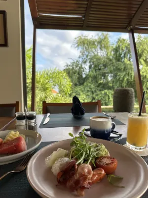 The Tamarind Resort - Nusa Lembongan Dining Photos
